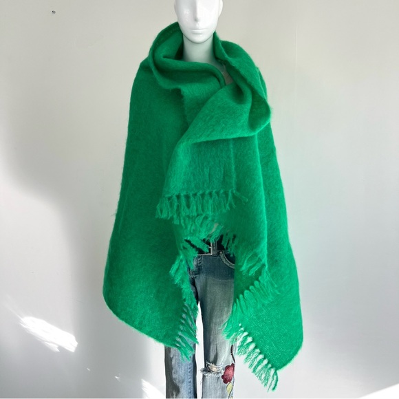 DONEGAL DESIGN Weaver of Ireland Green Pure Mohair Wool Fringed Throw Scarf Wrap - Picture 6 of 14